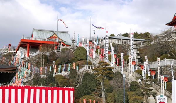 愛知県犬山市の初詣スポット 犬山成田山は階段多いけど美味しいランチもある 岐阜 愛知のおでかけスポット 子連れでおでかけしよっか
